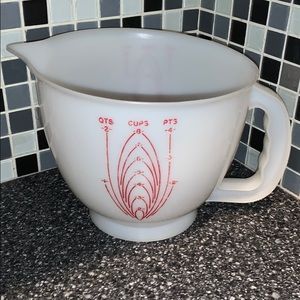 Vintage Tupperware 8 cup measuring picture